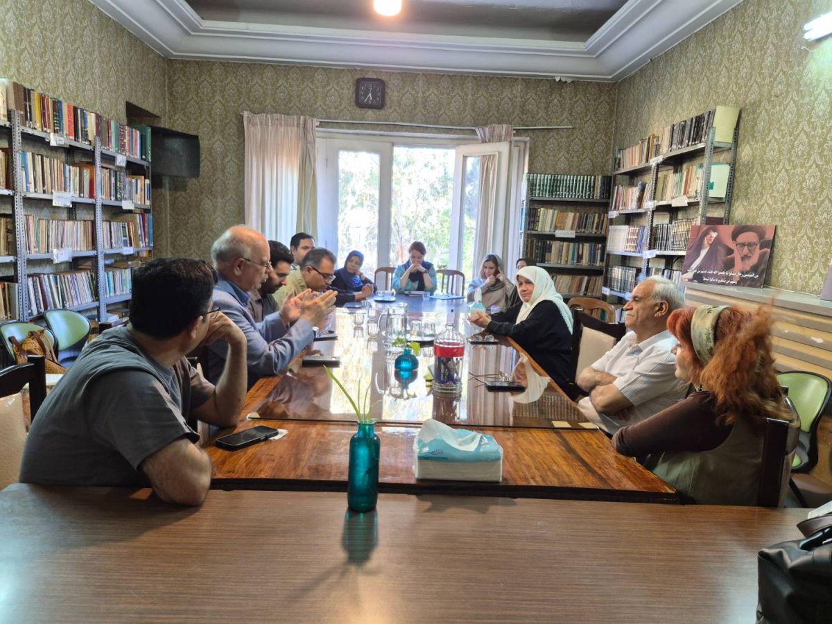 «عدالت در سایه طبیعت»؛ معرفی و بررسی کتاب مددکاری اجتماعی سبز همراه با دو تن از مترجمان - گالری تصاویر